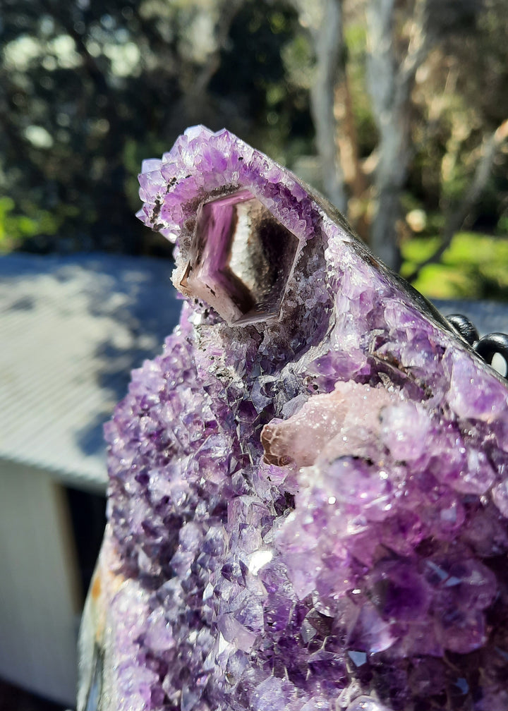 Amethyst Geode (1.960 kilograms)