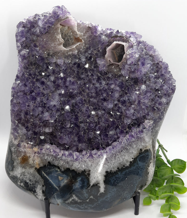 Amethyst Geode (1.960 kilograms)