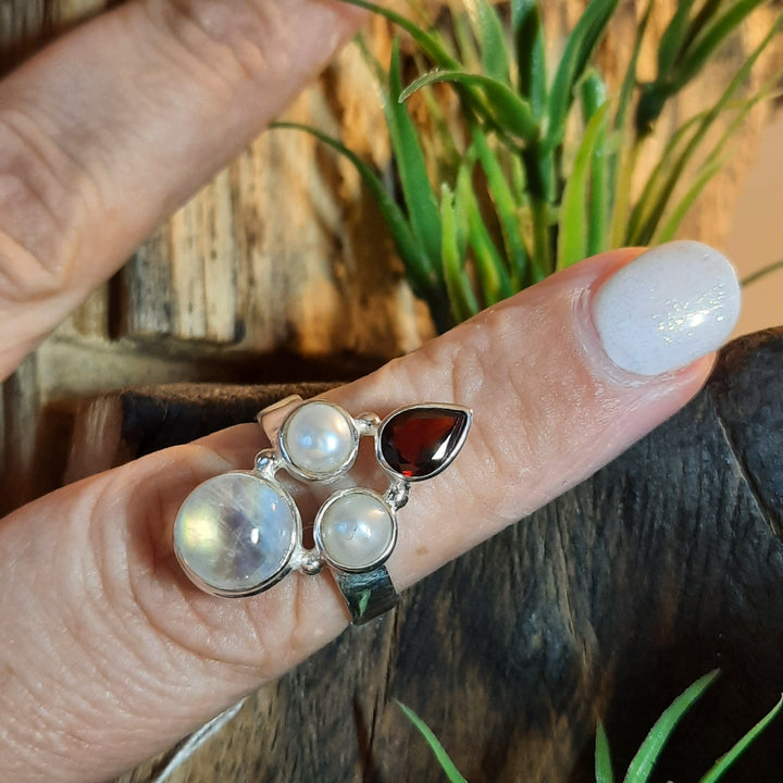 RAINBOW MOONSTONE RING SIZE 7(N) GS9946