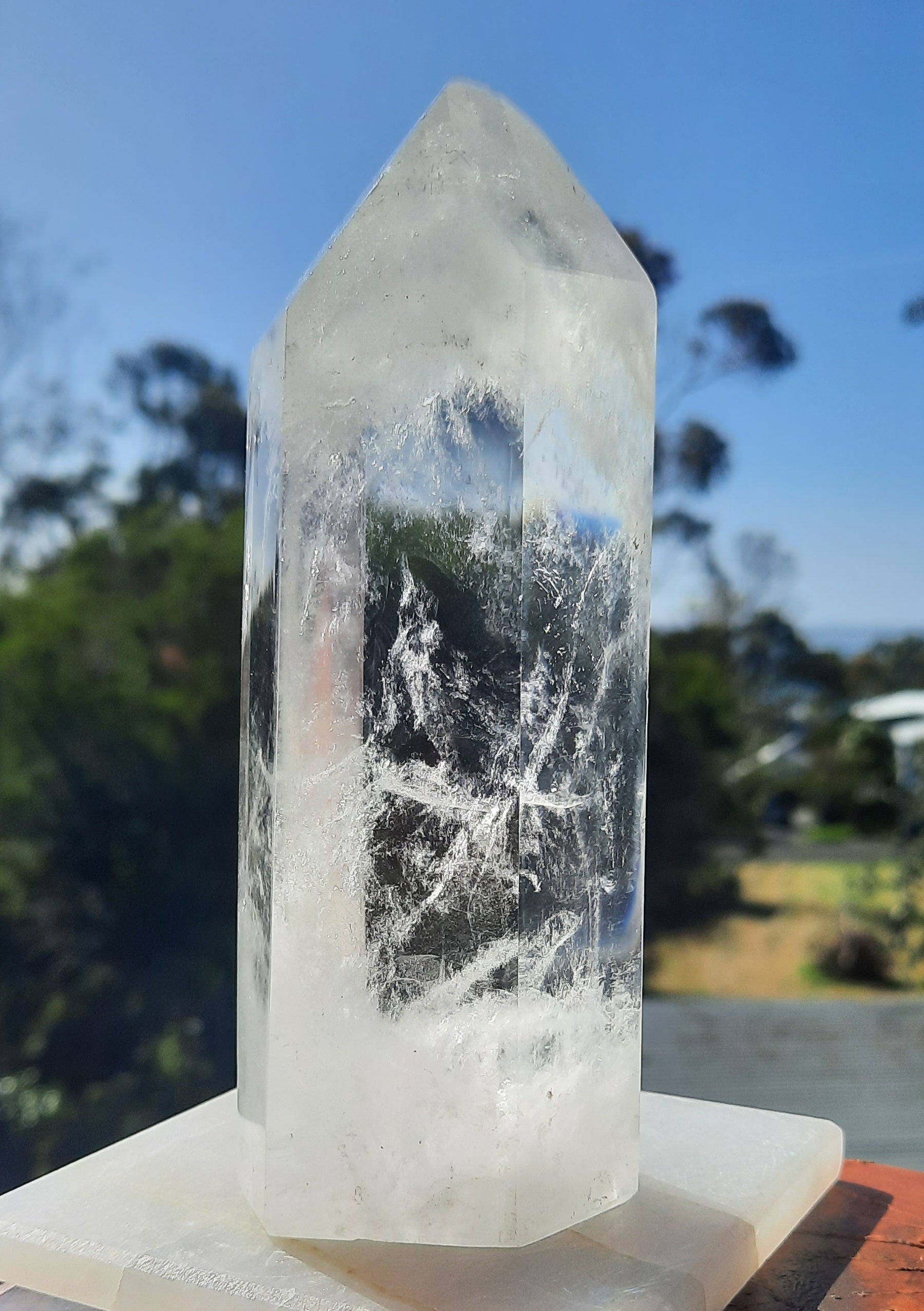 Clear outlet quartz tower