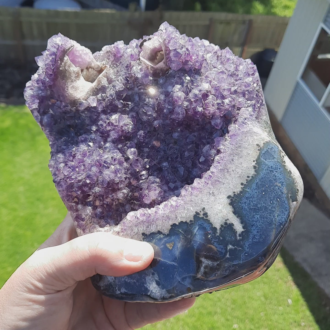 Amethyst Geode (1.960 kilograms)