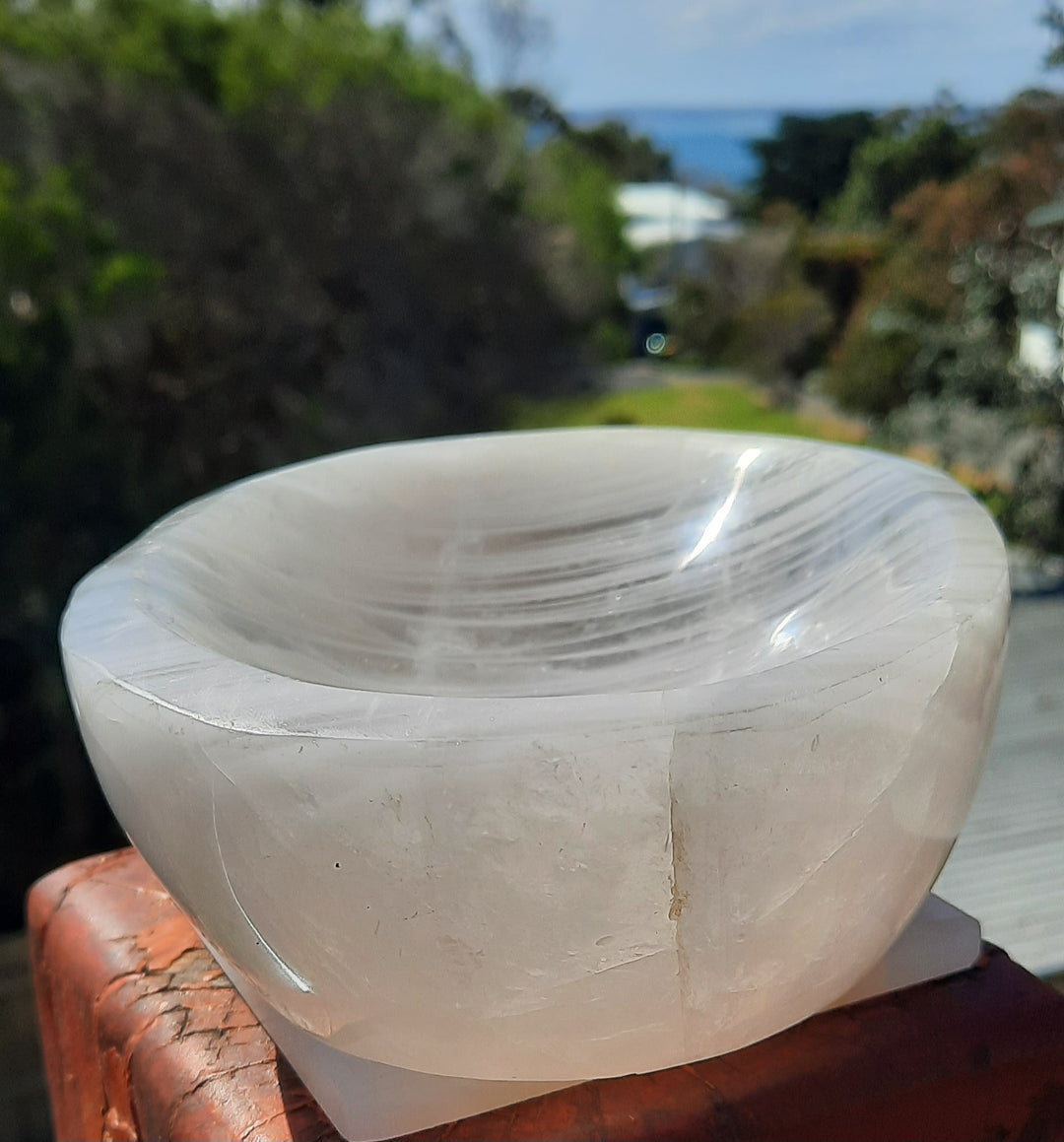 Quartz Gemstone Bowl (16cm) STZ566